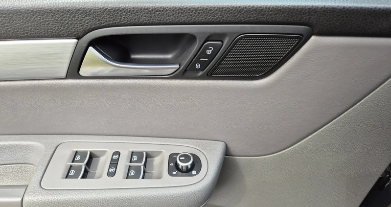 Volkswagen Sharan cena 60500 przebieg: 253000, rok produkcji 2014 z Warszawa małe 704